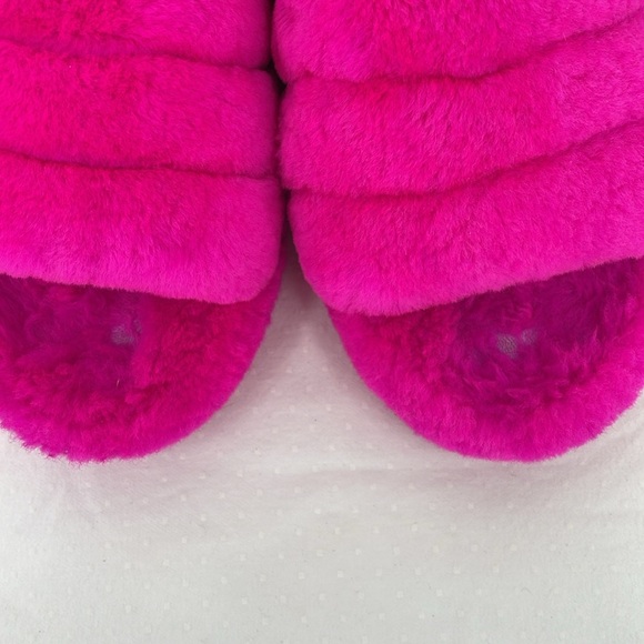UGG GIRLS SIZE 3 Fuzzy Pink Slippers - Picture 3 of 7